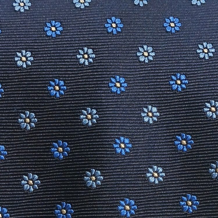 Azul marinho com flores azuis claro (1).jpg